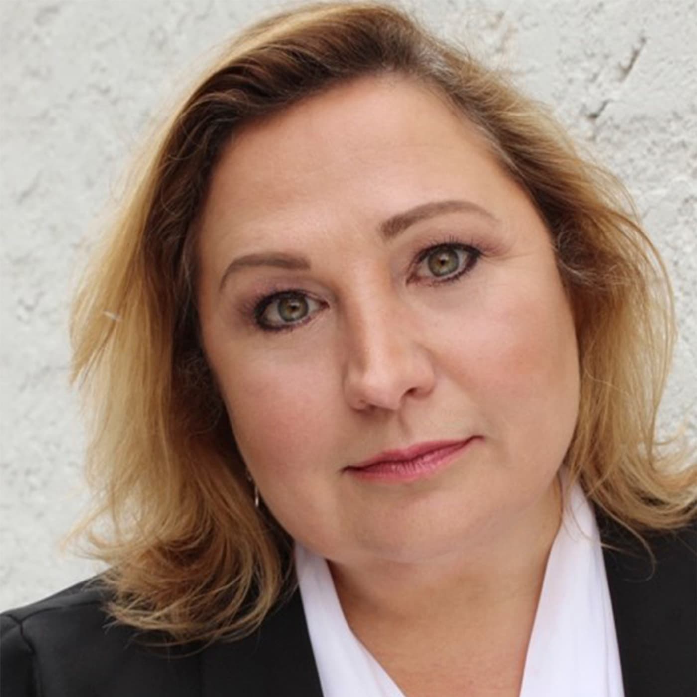 EP381: For Reals, Becoming Customer-centric, Transforming, or Innovating at a Very Large Organization, With Karen Root